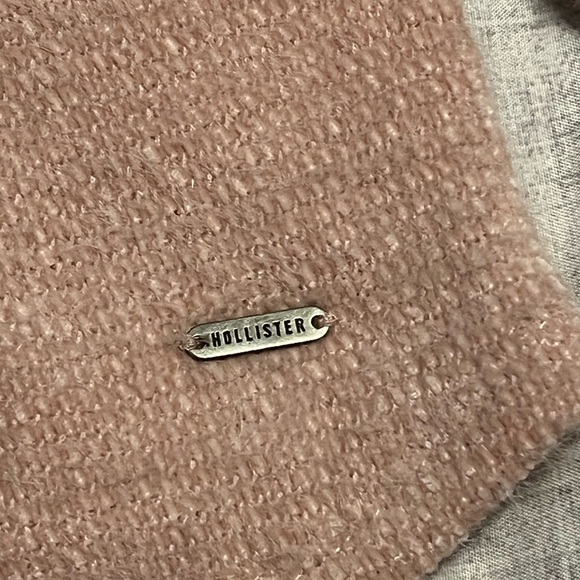 3/$30 | Hollister | Soft Pink Knit Sweater | Size S - Picture 4 of 9